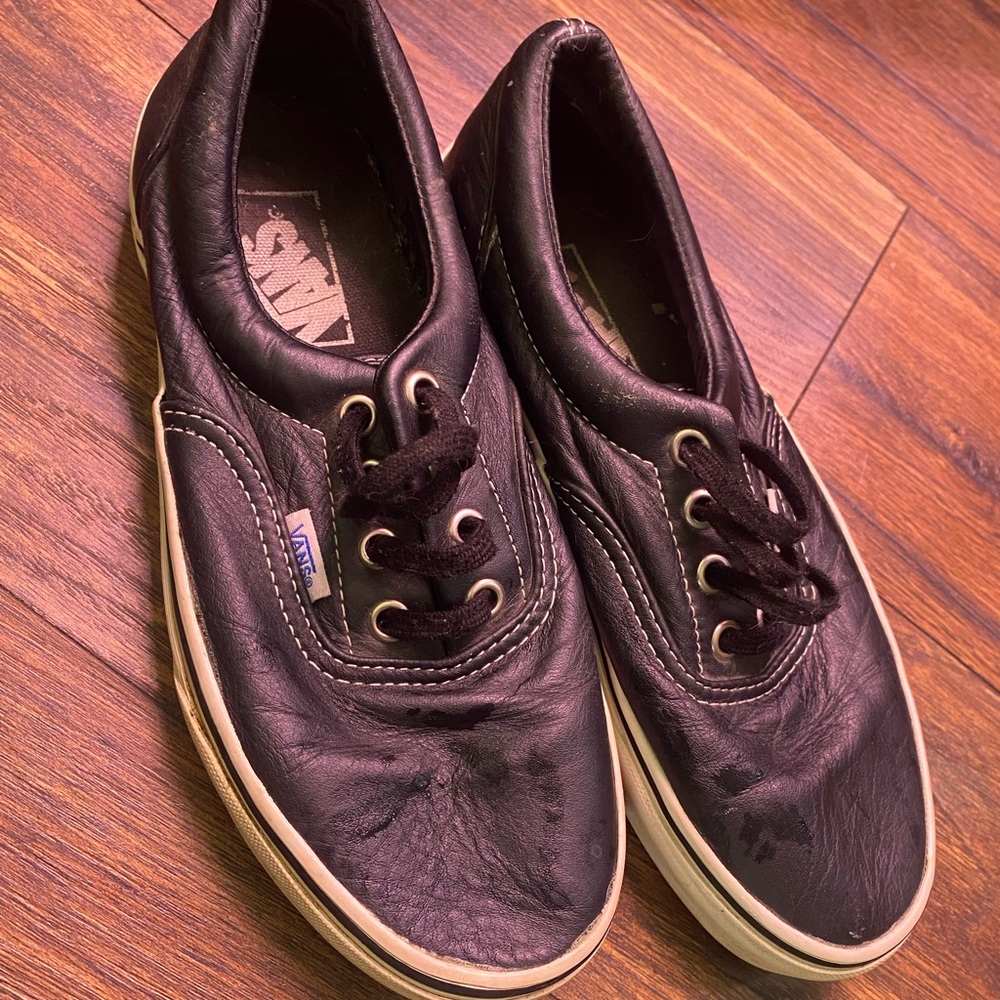 Women leather black vans
